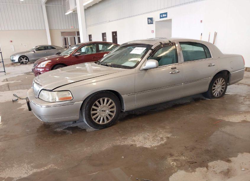 Photo 2 of 2004 Lincoln Town CAR ULTIMATE (VIN 1LNHM83W74Y670783)