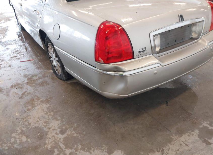 Photo 6 of 2004 Lincoln Town CAR ULTIMATE (VIN 1LNHM83W74Y670783)