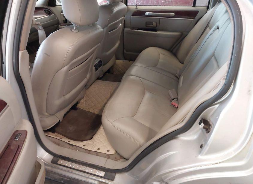 Photo 8 of 2004 Lincoln Town CAR ULTIMATE (VIN 1LNHM83W74Y670783)