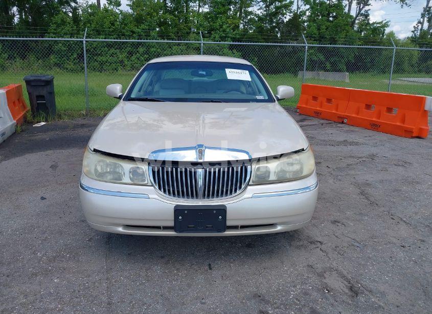 Photo 6 of 2001 Lincoln Town CAR CARTIER (VIN 1LNHM83W81Y688740)