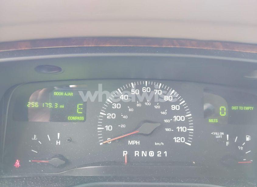 Photo 7 of 2001 Lincoln Town CAR CARTIER (VIN 1LNHM83W81Y688740)