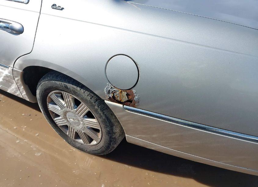 Photo 12 of 2003 Lincoln Town CAR CARTIER (VIN 1LNHM83W83Y609800)