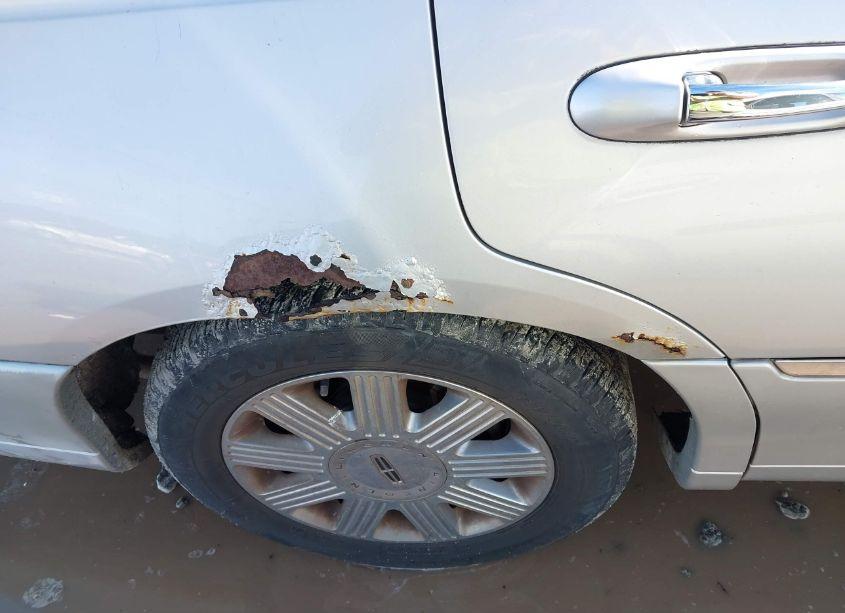 Photo 6 of 2003 Lincoln Town CAR CARTIER (VIN 1LNHM83W83Y609800)