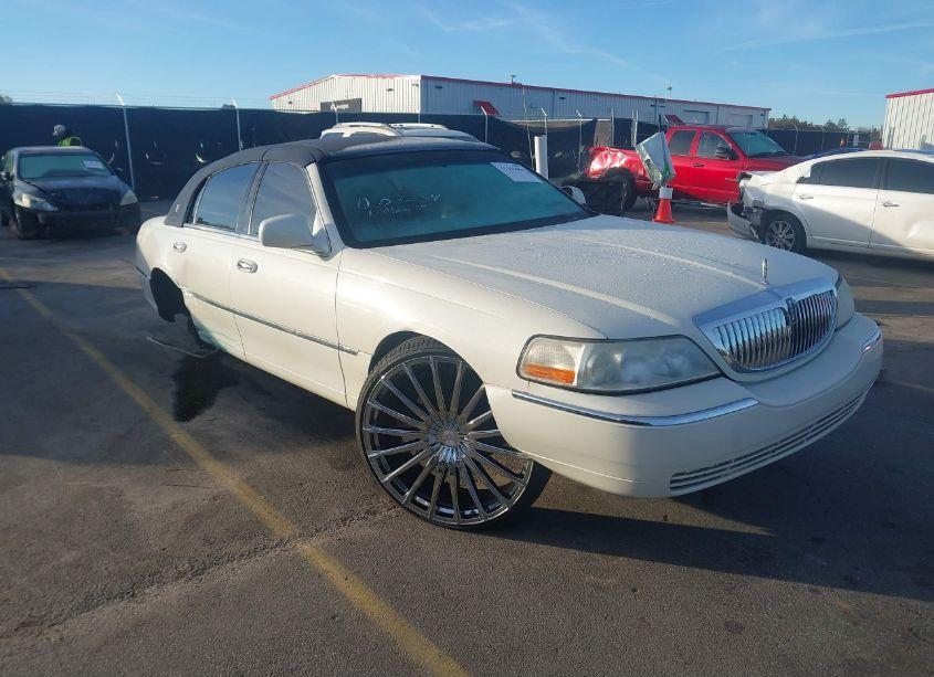 2001 Lincoln Town CAR CARTIER (VIN 1LNHM83W91Y643760) main photo