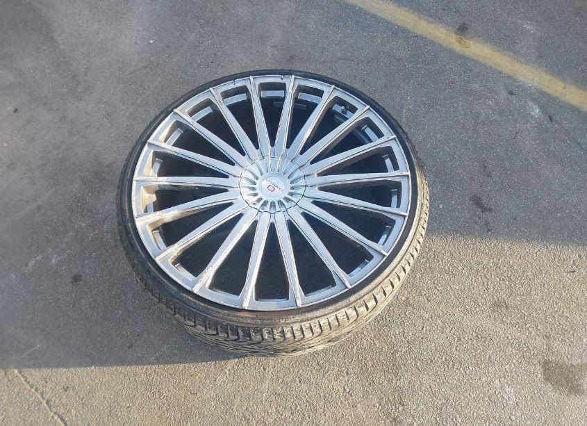 Photo 12 of 2001 Lincoln Town CAR CARTIER (VIN 1LNHM83W91Y643760)