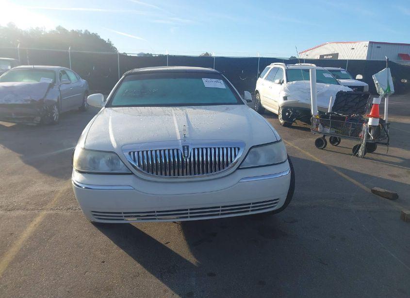 Photo 13 of 2001 Lincoln Town CAR CARTIER (VIN 1LNHM83W91Y643760)