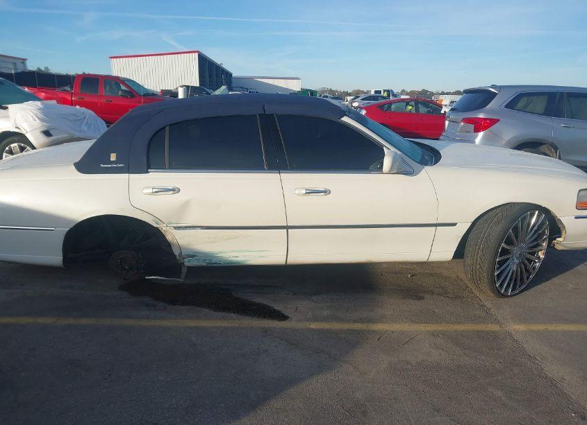 Photo 14 of 2001 Lincoln Town CAR CARTIER (VIN 1LNHM83W91Y643760)