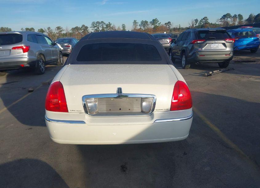 Photo 17 of 2001 Lincoln Town CAR CARTIER (VIN 1LNHM83W91Y643760)