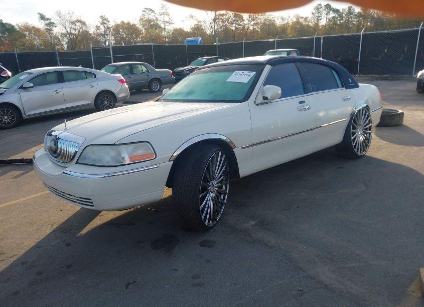 Photo 2 of 2001 Lincoln Town CAR CARTIER (VIN 1LNHM83W91Y643760)