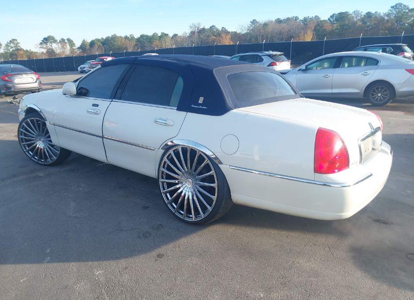 Photo 3 of 2001 Lincoln Town CAR CARTIER (VIN 1LNHM83W91Y643760)