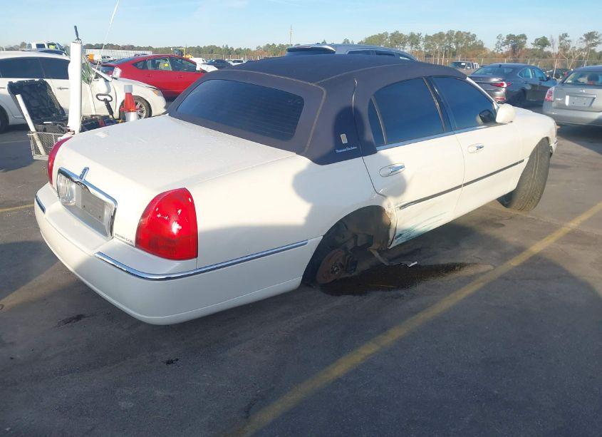 Photo 4 of 2001 Lincoln Town CAR CARTIER (VIN 1LNHM83W91Y643760)