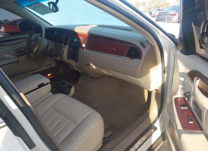 Photo 5 of 2001 Lincoln Town CAR CARTIER (VIN 1LNHM83W91Y643760)