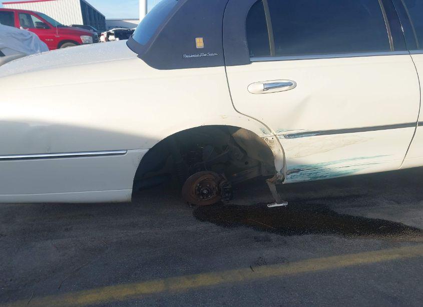 Photo 6 of 2001 Lincoln Town CAR CARTIER (VIN 1LNHM83W91Y643760)