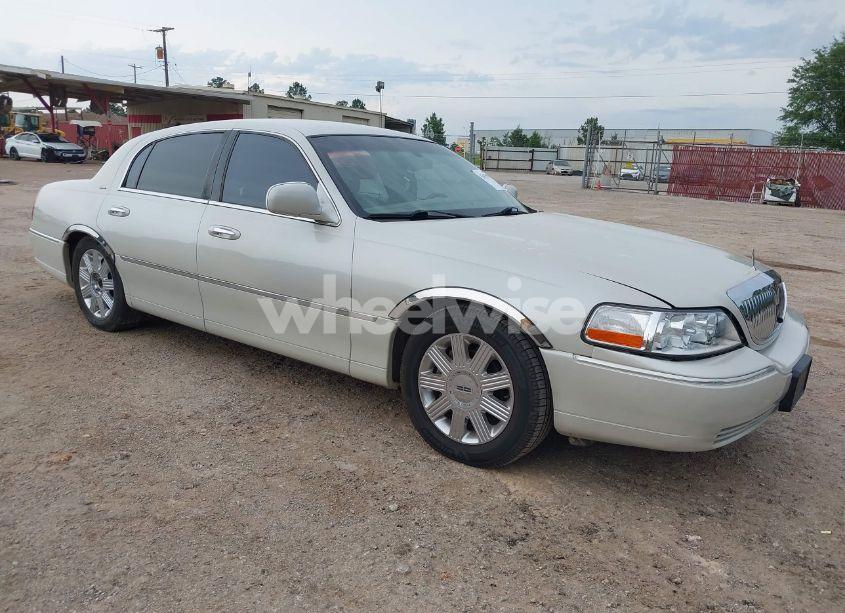2004 Lincoln Town CAR ULTIMATE (VIN 1LNHM83W94Y627854) main photo