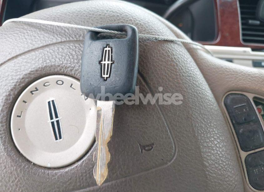 Photo 11 of 2004 Lincoln Town CAR ULTIMATE (VIN 1LNHM83W94Y627854)