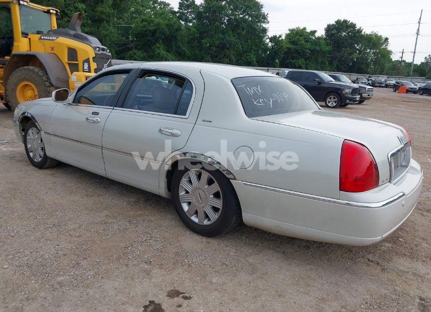 Photo 3 of 2004 Lincoln Town CAR ULTIMATE (VIN 1LNHM83W94Y627854)
