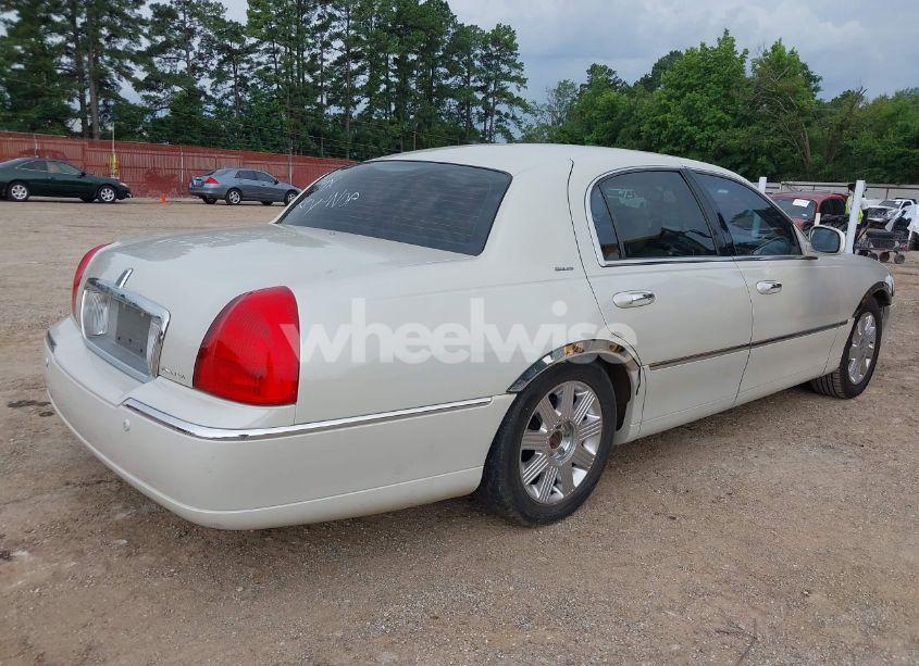 Photo 4 of 2004 Lincoln Town CAR ULTIMATE (VIN 1LNHM83W94Y627854)