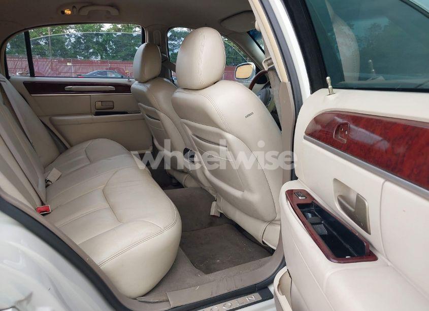 Photo 8 of 2004 Lincoln Town CAR ULTIMATE (VIN 1LNHM83W94Y627854)