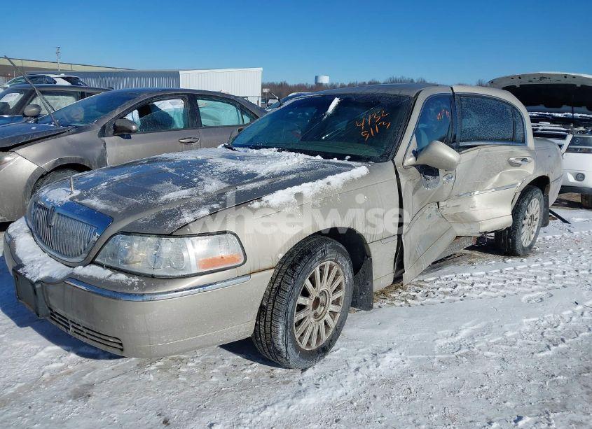 Photo 2 of 2004 Lincoln Town CAR ULTIMATE (VIN 1LNHM83W94Y651197)