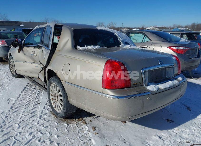 Photo 3 of 2004 Lincoln Town CAR ULTIMATE (VIN 1LNHM83W94Y651197)