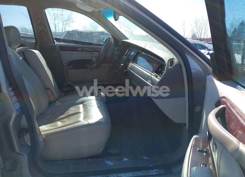 Photo 5 of 2004 Lincoln Town CAR ULTIMATE (VIN 1LNHM83W94Y651197)