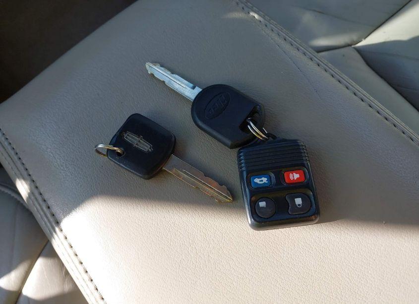 Photo 11 of 2003 Lincoln Town CAR CARTIER (VIN 1LNHM83WX3Y603514)