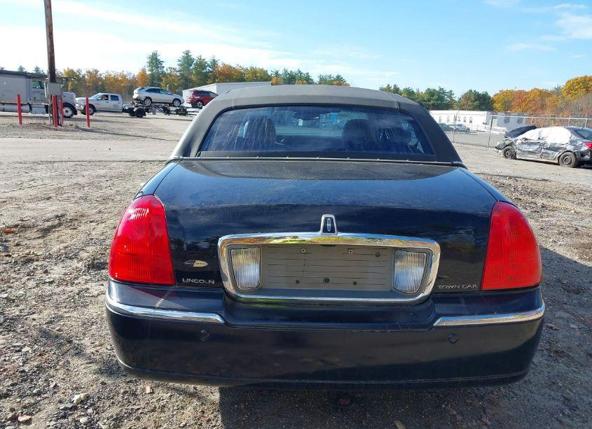 Photo 16 of 2003 Lincoln Town CAR CARTIER (VIN 1LNHM83WX3Y603514)