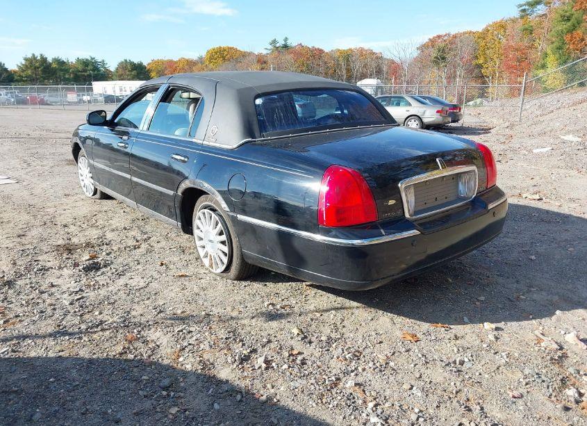 Photo 3 of 2003 Lincoln Town CAR CARTIER (VIN 1LNHM83WX3Y603514)