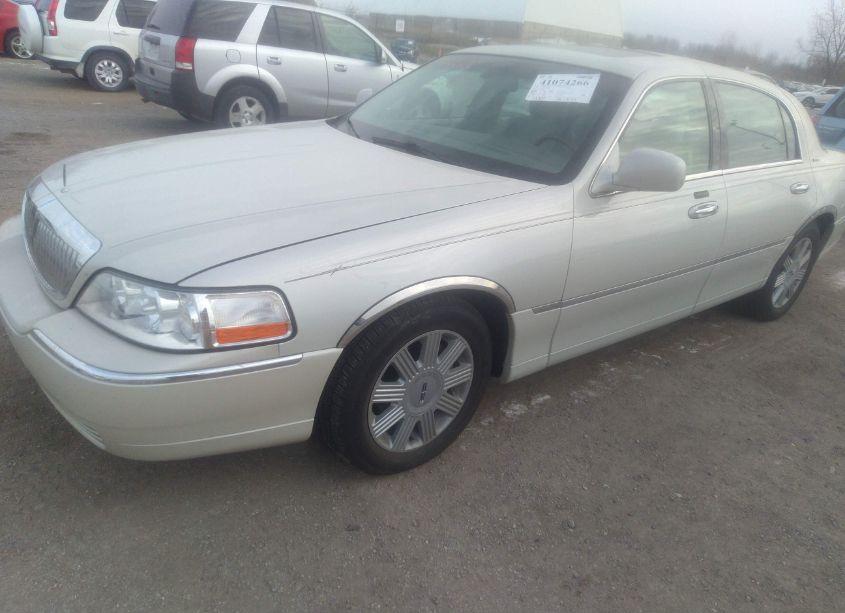 Photo 2 of 2004 Lincoln Town CAR ULTIMATE (VIN 1LNHM83WX4Y652021)