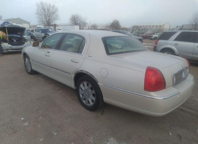 Photo 3 of 2004 Lincoln Town CAR ULTIMATE (VIN 1LNHM83WX4Y652021)