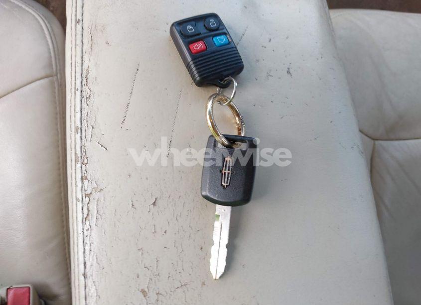 Photo 11 of 2004 Lincoln Town CAR ULTIMATE (VIN 1LNHM83WX4Y669482)