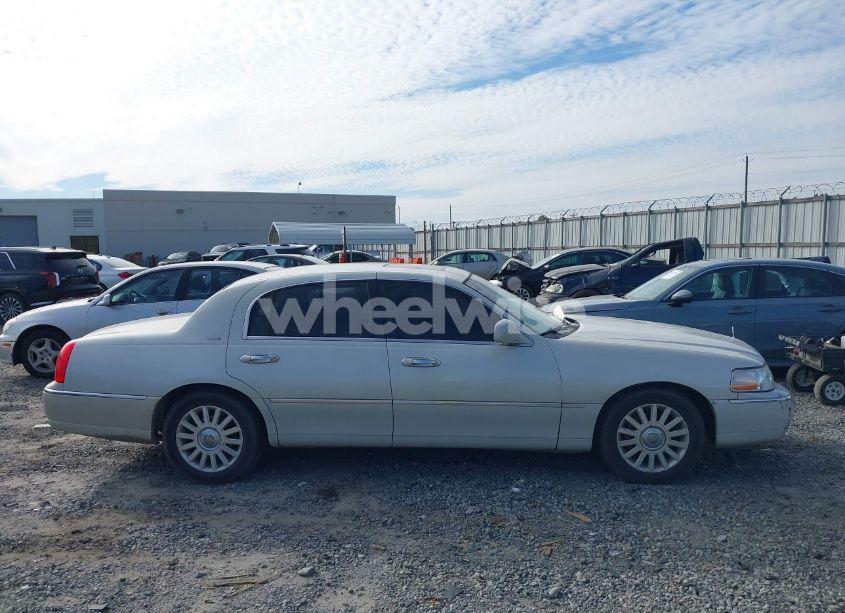 Photo 13 of 2004 Lincoln Town CAR ULTIMATE (VIN 1LNHM83WX4Y669482)