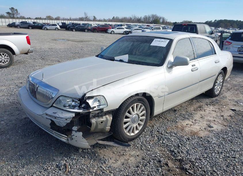 Photo 2 of 2004 Lincoln Town CAR ULTIMATE (VIN 1LNHM83WX4Y669482)