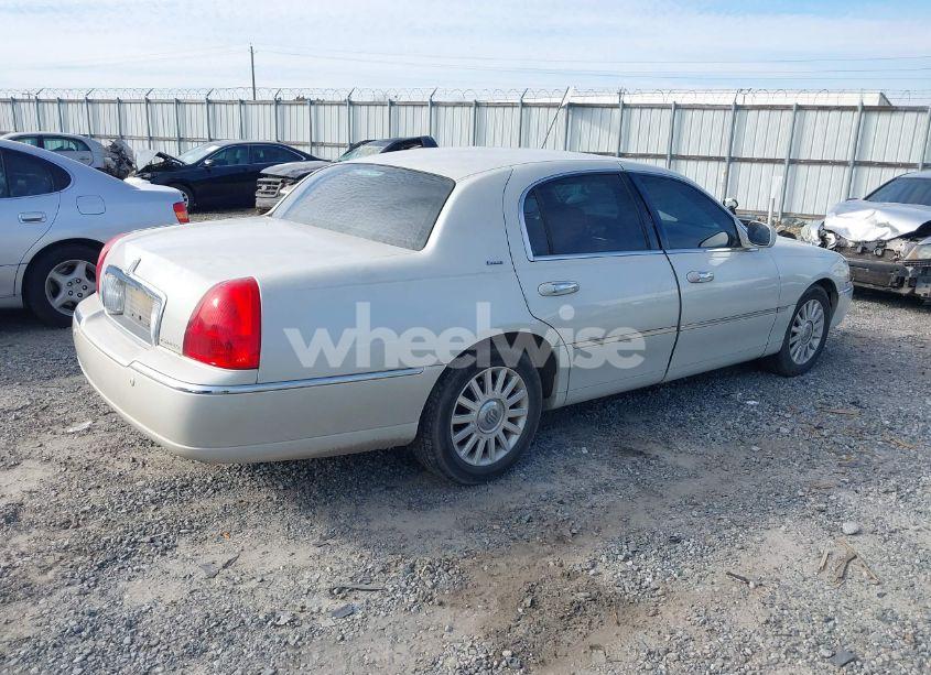 Photo 4 of 2004 Lincoln Town CAR ULTIMATE (VIN 1LNHM83WX4Y669482)