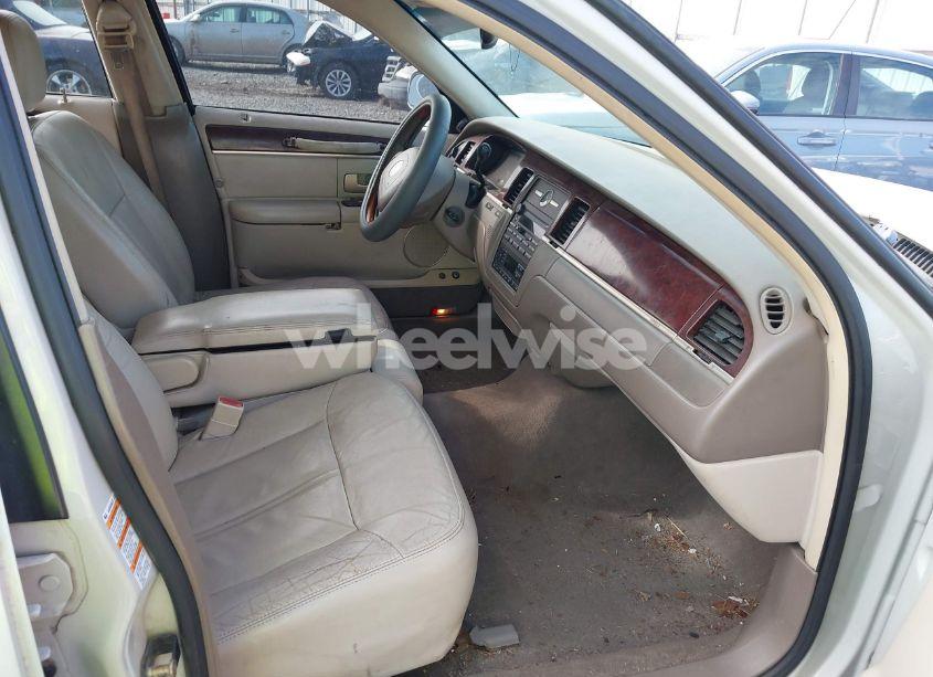 Photo 5 of 2004 Lincoln Town CAR ULTIMATE (VIN 1LNHM83WX4Y669482)