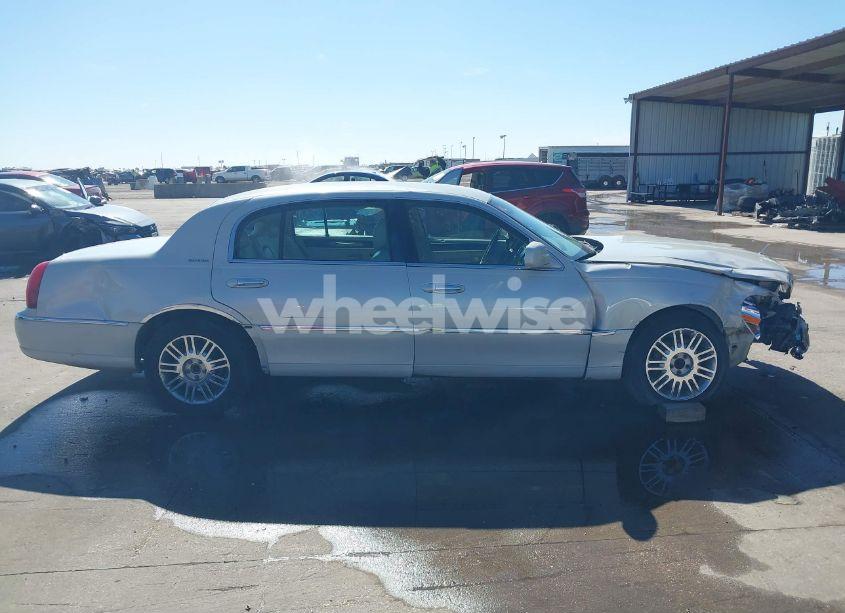 Photo 14 of 2006 Lincoln Town CAR SIGNATURE L (VIN 1LNHM85V26Y617478)