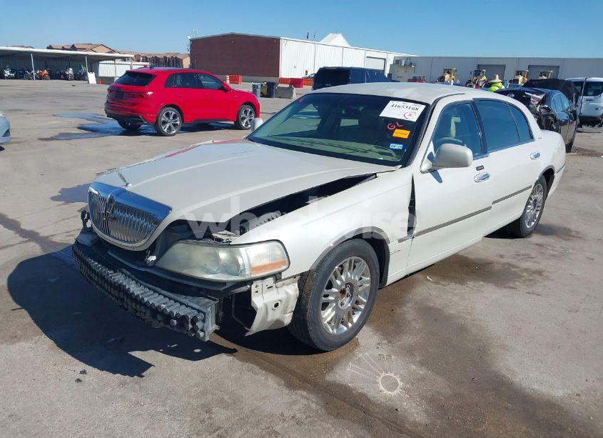 Photo 2 of 2006 Lincoln Town CAR SIGNATURE L (VIN 1LNHM85V26Y617478)
