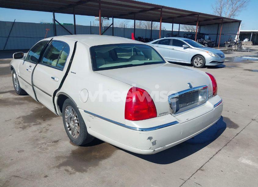 Photo 3 of 2006 Lincoln Town CAR SIGNATURE L (VIN 1LNHM85V26Y617478)