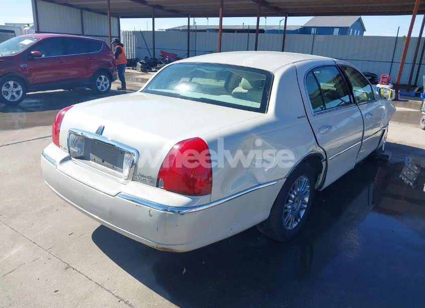 Photo 4 of 2006 Lincoln Town CAR SIGNATURE L (VIN 1LNHM85V26Y617478)