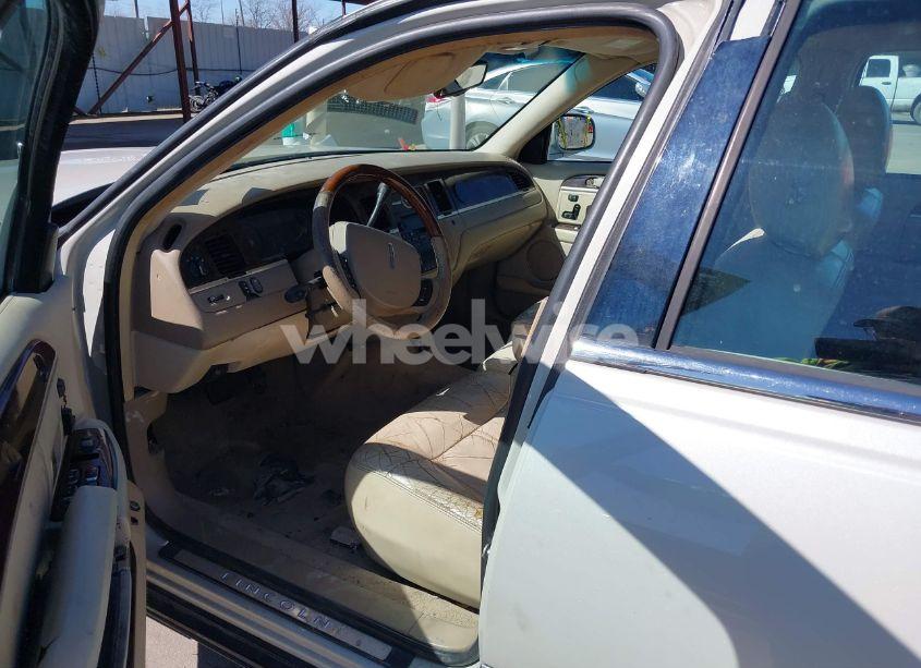 Photo 5 of 2006 Lincoln Town CAR SIGNATURE L (VIN 1LNHM85V26Y617478)