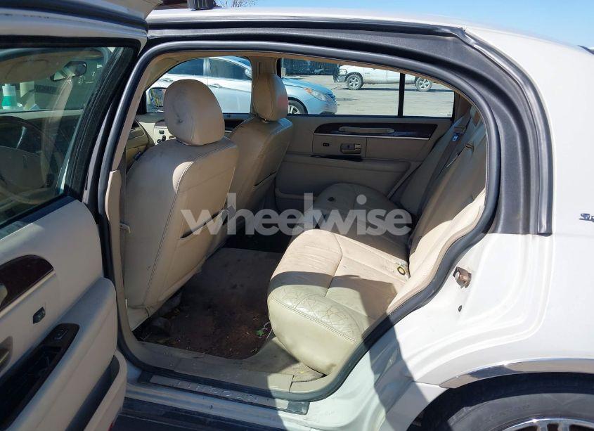 Photo 8 of 2006 Lincoln Town CAR SIGNATURE L (VIN 1LNHM85V26Y617478)