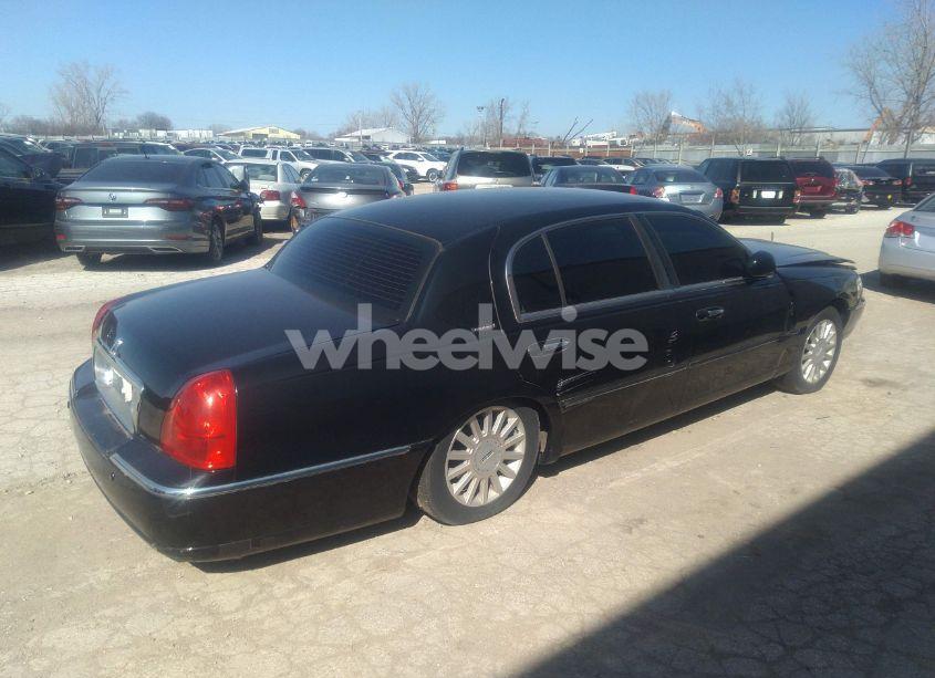 Photo 4 of 2005 Lincoln Town CAR SIGNATURE L (VIN 1LNHM85W75Y657272)