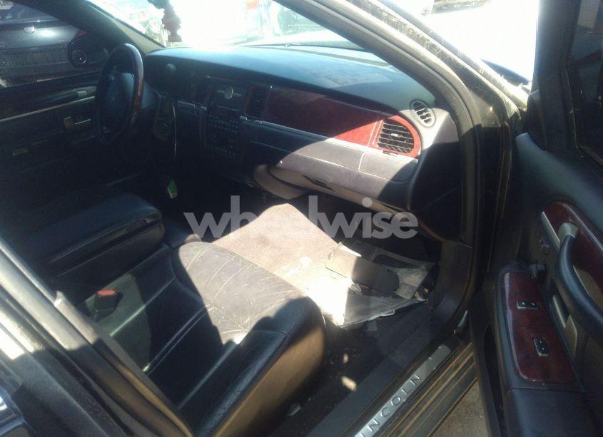 Photo 5 of 2005 Lincoln Town CAR SIGNATURE L (VIN 1LNHM85W75Y657272)