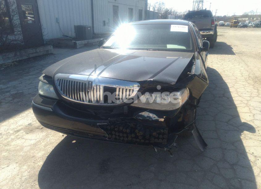 Photo 6 of 2005 Lincoln Town CAR SIGNATURE L (VIN 1LNHM85W75Y657272)