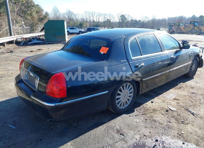 Photo 4 of 2005 Lincoln Town CAR SIGNATURE L (VIN 1LNHM85W75Y657305)