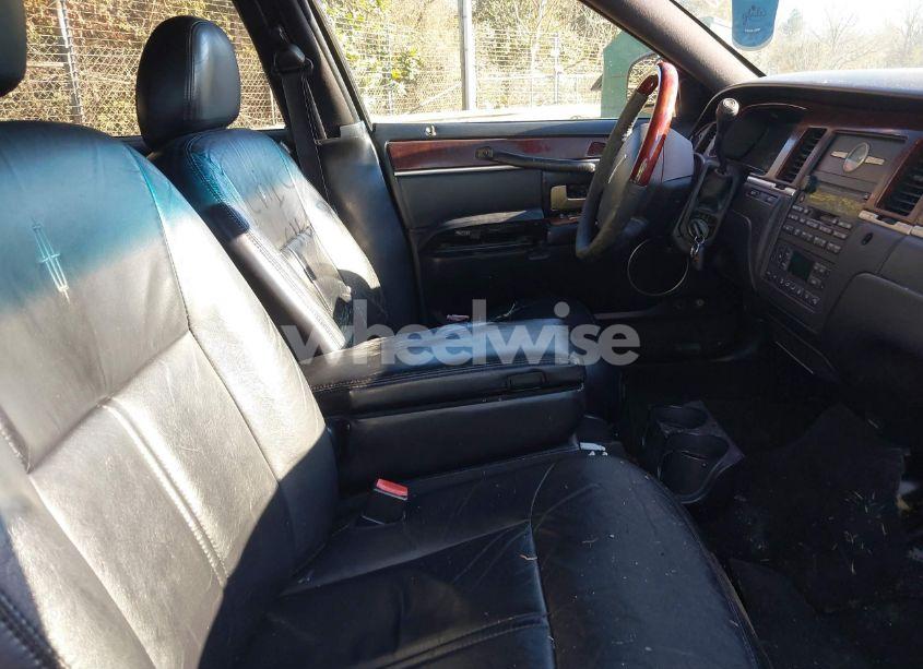 Photo 5 of 2005 Lincoln Town CAR SIGNATURE L (VIN 1LNHM85W75Y657305)