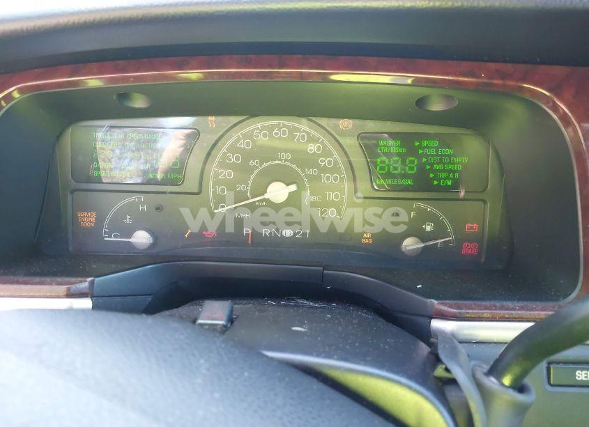 Photo 7 of 2005 Lincoln Town CAR SIGNATURE L (VIN 1LNHM85W75Y657305)