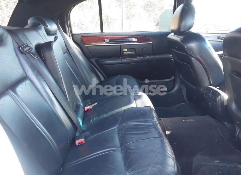 Photo 8 of 2005 Lincoln Town CAR SIGNATURE L (VIN 1LNHM85W75Y657305)