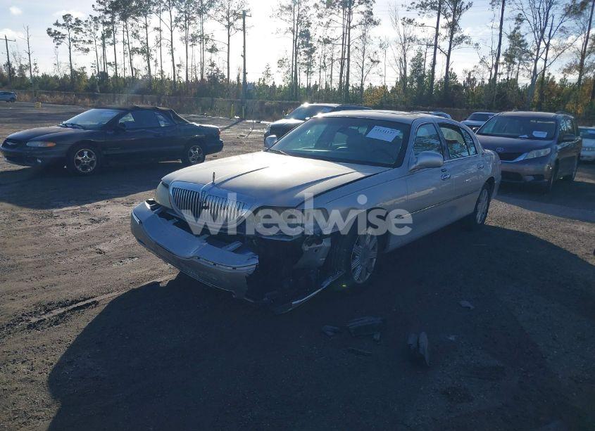 Photo 2 of 2003 Lincoln Town CAR CARTIER L (VIN 1LNHM85WX3Y606619)