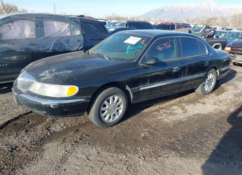 Photo 2 of 1999 Lincoln Continental (VIN 1LNHM97V0XY666957)